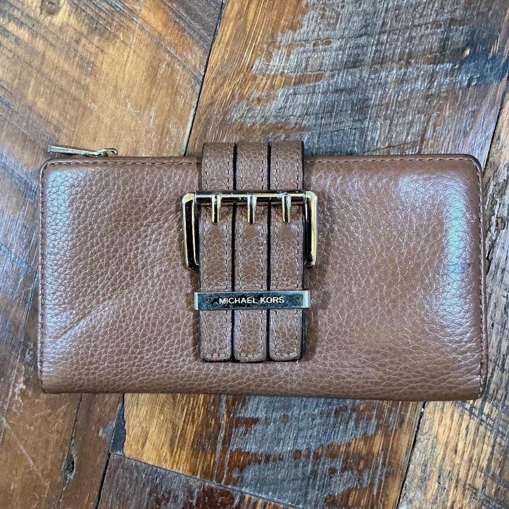 Michael Kors Gansevoort Brown Leather Wallet Gold Buckle Snap Closure